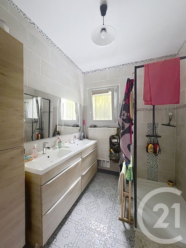 Maison &agrave; louer - 6 pi&egrave;ces - 185,72 m2 - Fleac - 16 - POITOU-CHARENTES