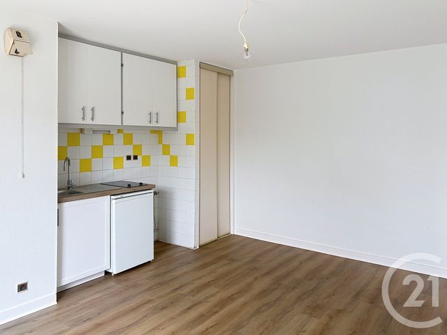 Appartement F2 &agrave; louer - 2 pi&egrave;ces - 31,90 m2 - St Michel - 16 - POITOU-CHARENTES