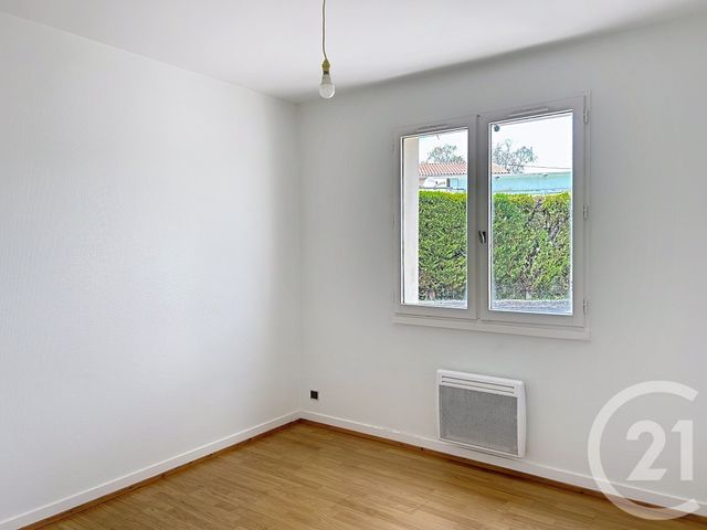 Appartement F2 &agrave; louer - 2 pi&egrave;ces - 31,90 m2 - St Michel - 16 - POITOU-CHARENTES
