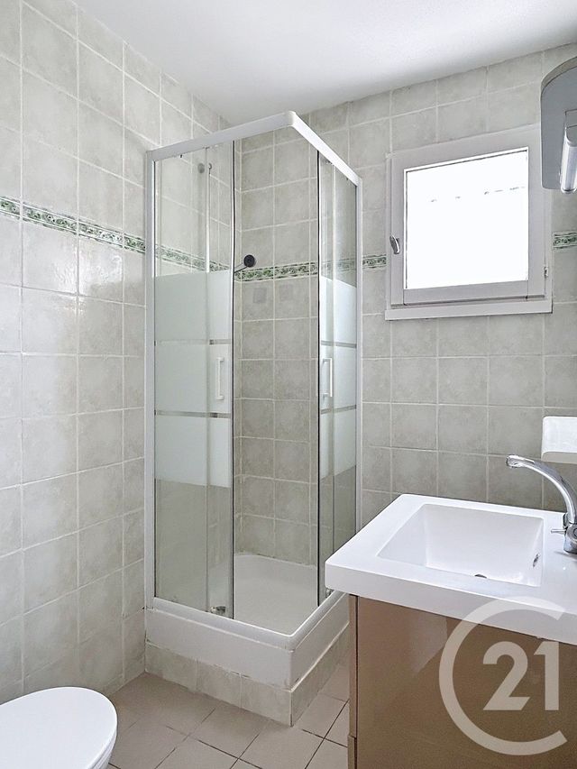 Appartement F2 &agrave; louer - 2 pi&egrave;ces - 31,90 m2 - St Michel - 16 - POITOU-CHARENTES