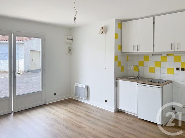 Appartement F2 &agrave; louer - 2 pi&egrave;ces - 31,90 m2 - St Michel - 16 - POITOU-CHARENTES