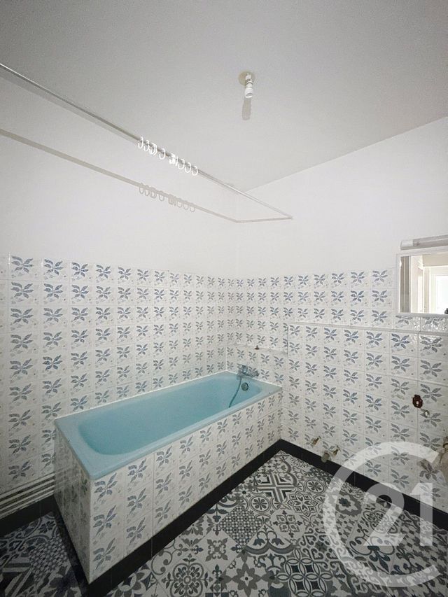 Appartement F2 &agrave; louer - 2 pi&egrave;ces - 76,89 m2 - Angouleme - 16 - POITOU-CHARENTES