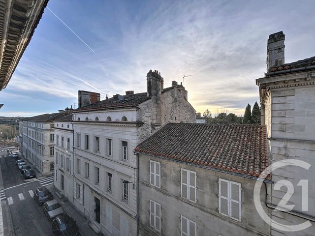 Appartement F2 &agrave; louer - 2 pi&egrave;ces - 76,89 m2 - Angouleme - 16 - POITOU-CHARENTES