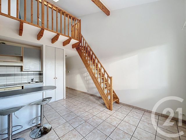 Appartement Duplex &agrave; louer - 2 pi&egrave;ces - 36,10 m2 - Angouleme - 16 - POITOU-CHARENTES