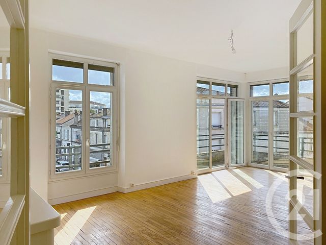 Appartement F5 &agrave; louer - 5 pi&egrave;ces - 113 m2 - Angouleme - 16 - POITOU-CHARENTES