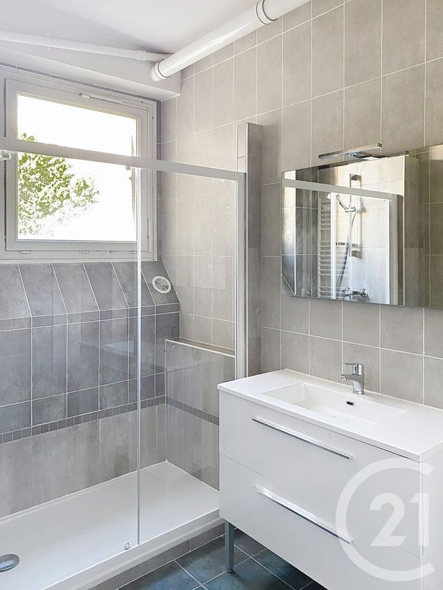 Appartement F5 &agrave; louer - 5 pi&egrave;ces - 113 m2 - Angouleme - 16 - POITOU-CHARENTES