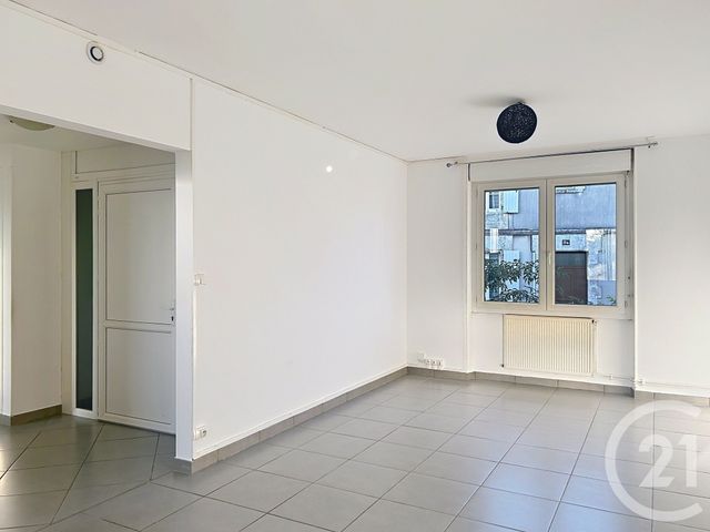 Appartement F3 &agrave; louer - 3 pi&egrave;ces - 62,76 m2 - Angouleme - 16 - POITOU-CHARENTES