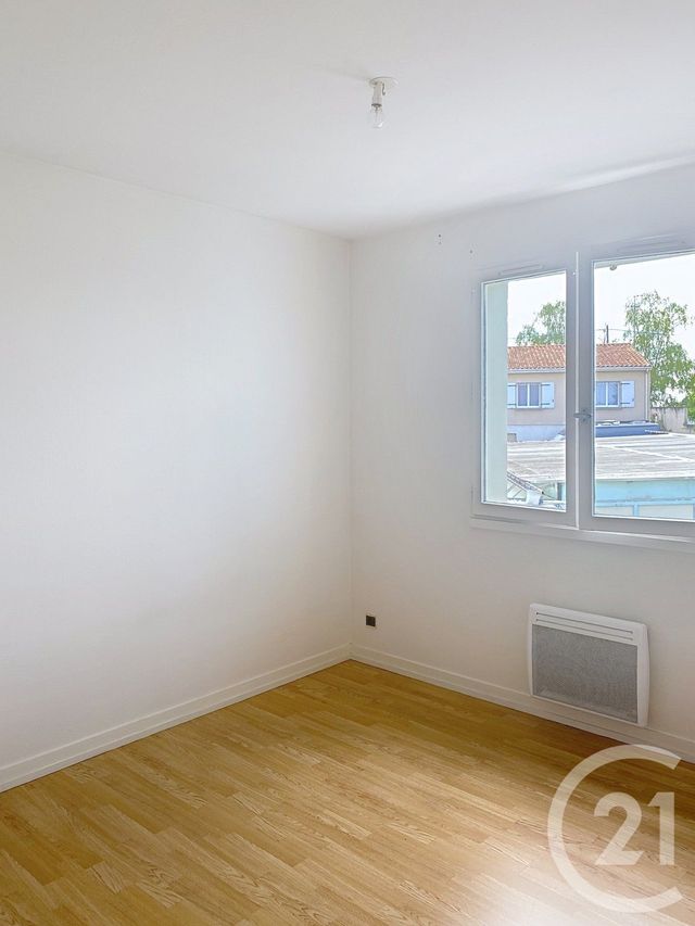 Appartement F2 &agrave; louer - 2 pi&egrave;ces - 32,34 m2 - St Michel - 16 - POITOU-CHARENTES