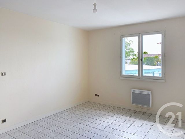 Appartement F2 &agrave; louer - 2 pi&egrave;ces - 32,34 m2 - St Michel - 16 - POITOU-CHARENTES