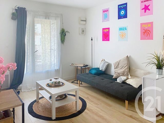 Appartement F2 &agrave; louer - 2 pi&egrave;ces - 30,50 m2 - St Michel - 16 - POITOU-CHARENTES