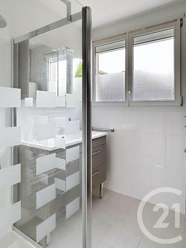 Maison &agrave; louer - 4 pi&egrave;ces - 94 m2 - La Couronne - 16 - POITOU-CHARENTES