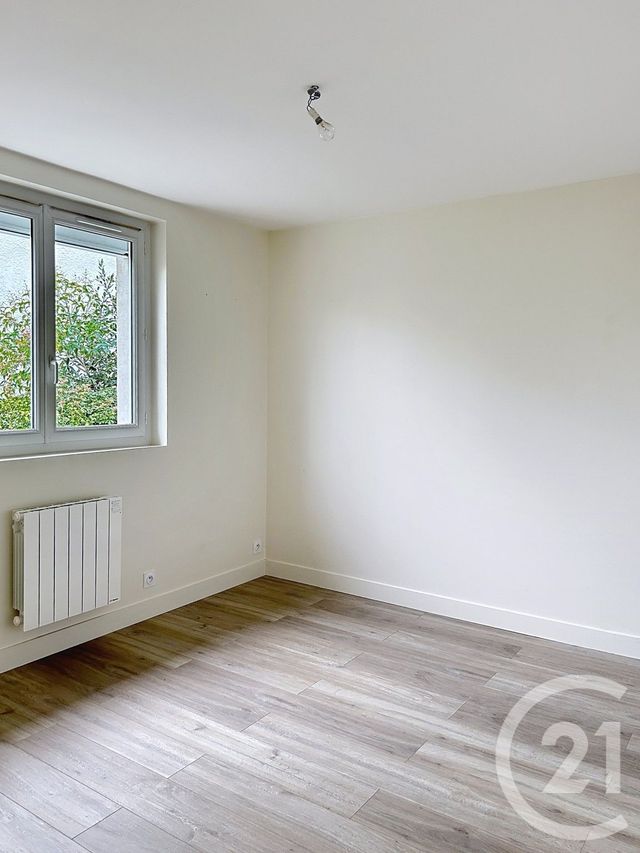 Maison &agrave; louer - 4 pi&egrave;ces - 94 m2 - La Couronne - 16 - POITOU-CHARENTES