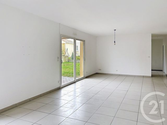 Maison &agrave; louer - 4 pi&egrave;ces - 98,48 m2 - Roullet St Estephe - 16 - POITOU-CHARENTES