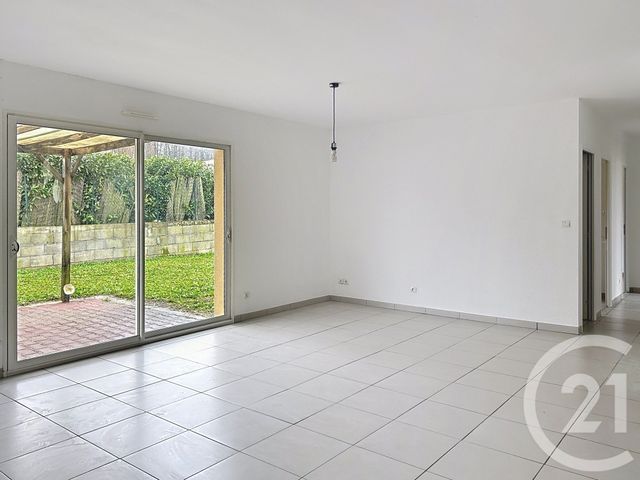 Maison &agrave; louer - 4 pi&egrave;ces - 98,48 m2 - Roullet St Estephe - 16 - POITOU-CHARENTES