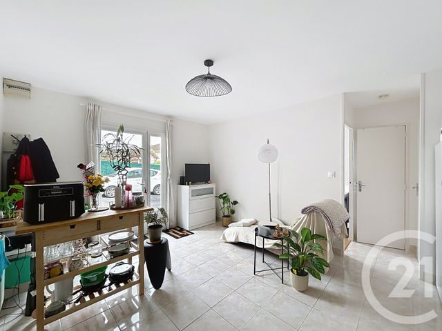 Appartement F2 &agrave; louer - 2 pi&egrave;ces - 32,08 m2 - St Michel - 16 - POITOU-CHARENTES