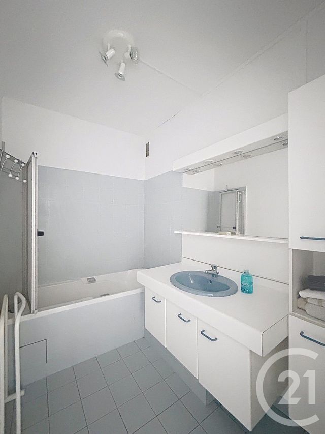 Appartement T3 &agrave; louer - 3 pi&egrave;ces - 62,90 m2 - Angouleme - 16 - POITOU-CHARENTES