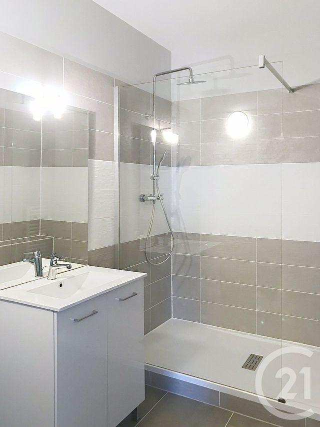 Appartement F3 &agrave; louer - 3 pi&egrave;ces - 88,60 m2 - Angouleme - 16 - POITOU-CHARENTES
