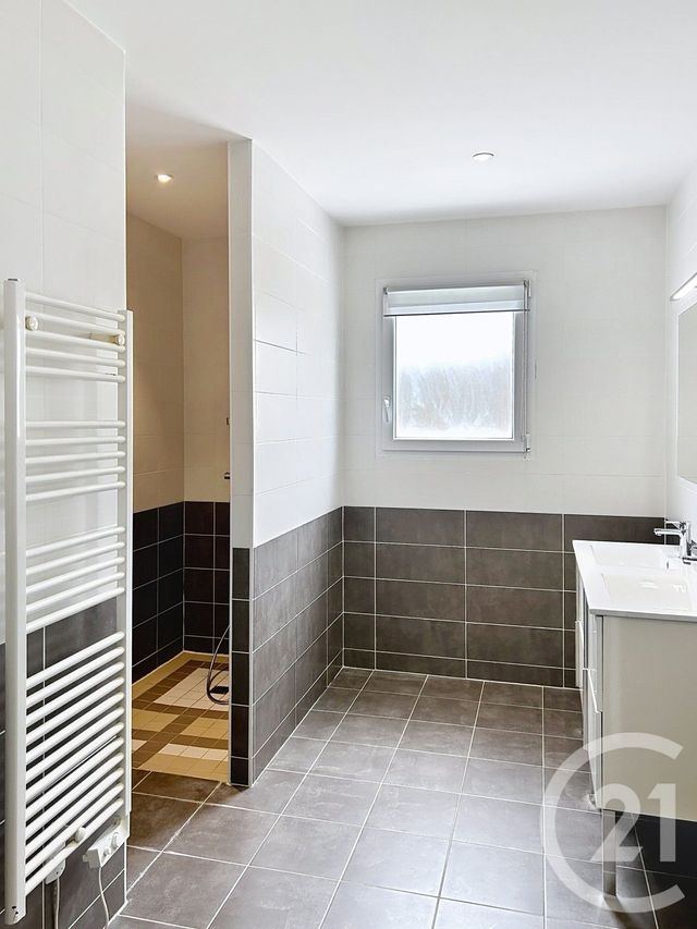 Maison &agrave; louer - 4 pi&egrave;ces - 112 m2 - Puymoyen - 16 - POITOU-CHARENTES