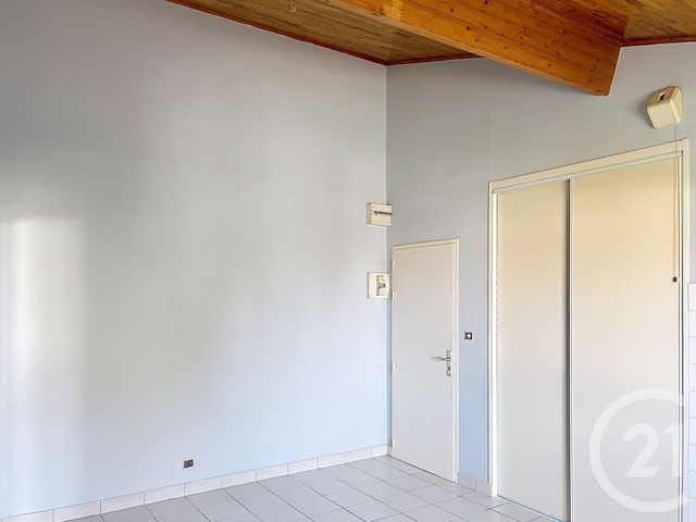 Appartement F2 &agrave; louer - 2 pi&egrave;ces - 31,80 m2 - St Michel - 16 - POITOU-CHARENTES