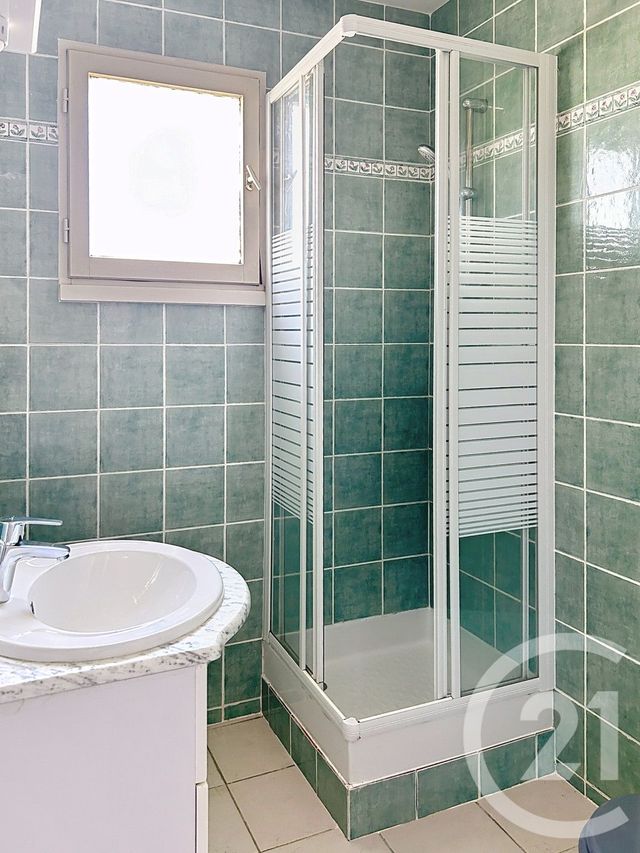 Appartement F2 &agrave; louer - 2 pi&egrave;ces - 31,80 m2 - St Michel - 16 - POITOU-CHARENTES