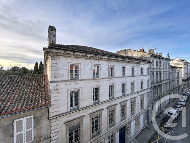 Appartement F2 &agrave; louer - 2 pi&egrave;ces - 76,89 m2 - Angouleme - 16 - POITOU-CHARENTES