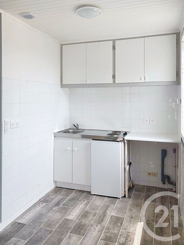 Appartement Studio &agrave; louer - 1 pi&egrave;ce - 23,60 m2 - St Michel - 16 - POITOU-CHARENTES