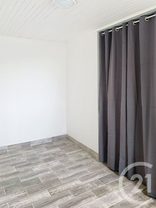 Appartement Studio &agrave; louer - 1 pi&egrave;ce - 23,60 m2 - St Michel - 16 - POITOU-CHARENTES