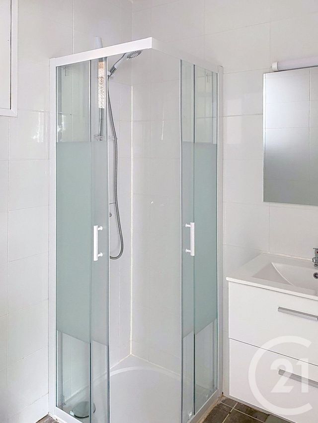 Appartement Studio &agrave; louer - 1 pi&egrave;ce - 23,60 m2 - St Michel - 16 - POITOU-CHARENTES