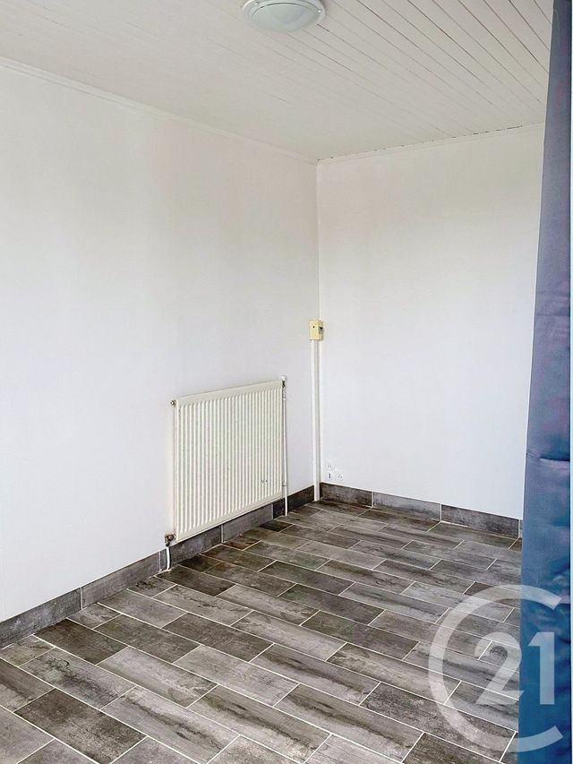 Appartement Studio &agrave; louer - 1 pi&egrave;ce - 23,60 m2 - St Michel - 16 - POITOU-CHARENTES