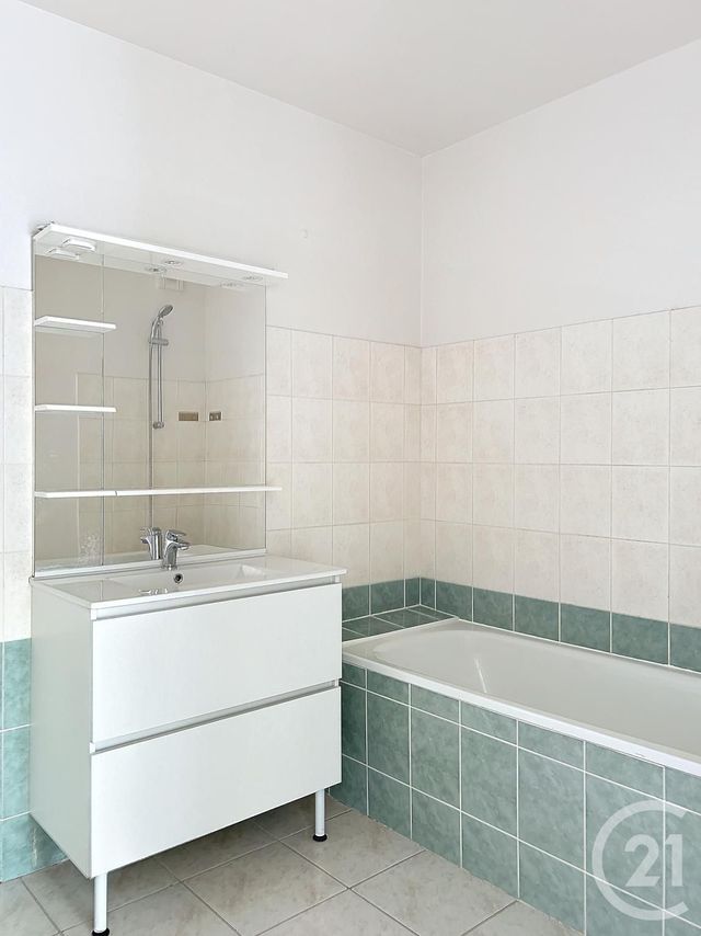 Appartement F3 &agrave; louer - 3 pi&egrave;ces - 63,50 m2 - Angouleme - 16 - POITOU-CHARENTES