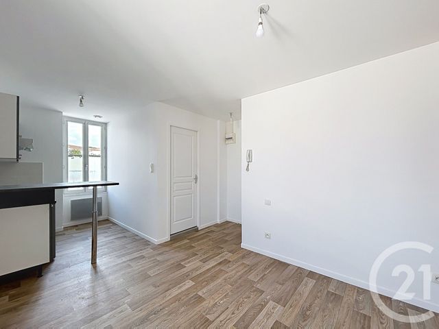 Appartement F1 &agrave; louer - 1 pi&egrave;ce - 18,34 m2 - Angouleme - 16 - POITOU-CHARENTES