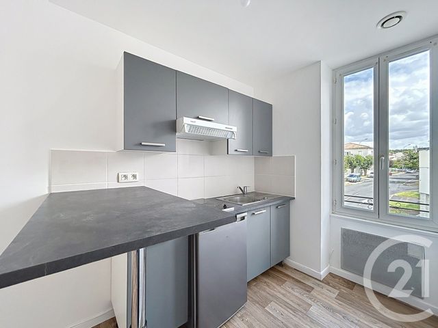 Appartement F1 &agrave; louer - 1 pi&egrave;ce - 18,34 m2 - Angouleme - 16 - POITOU-CHARENTES