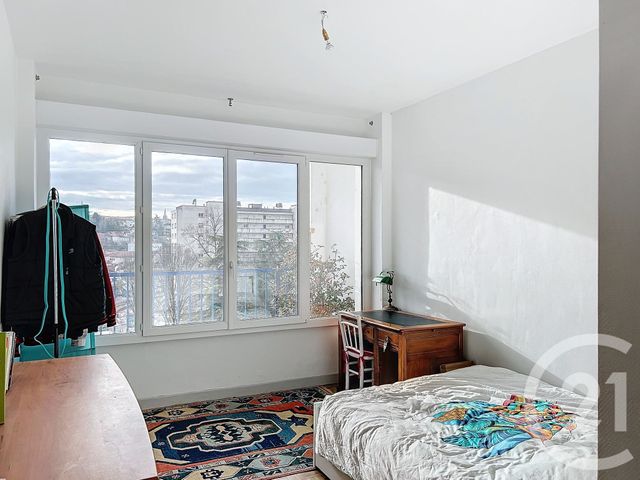 Appartement T3 &agrave; louer - 4 pi&egrave;ces - 87,02 m2 - Angouleme - 16 - POITOU-CHARENTES