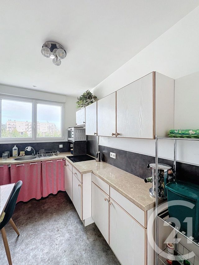 Appartement T3 &agrave; louer - 4 pi&egrave;ces - 87,02 m2 - Angouleme - 16 - POITOU-CHARENTES