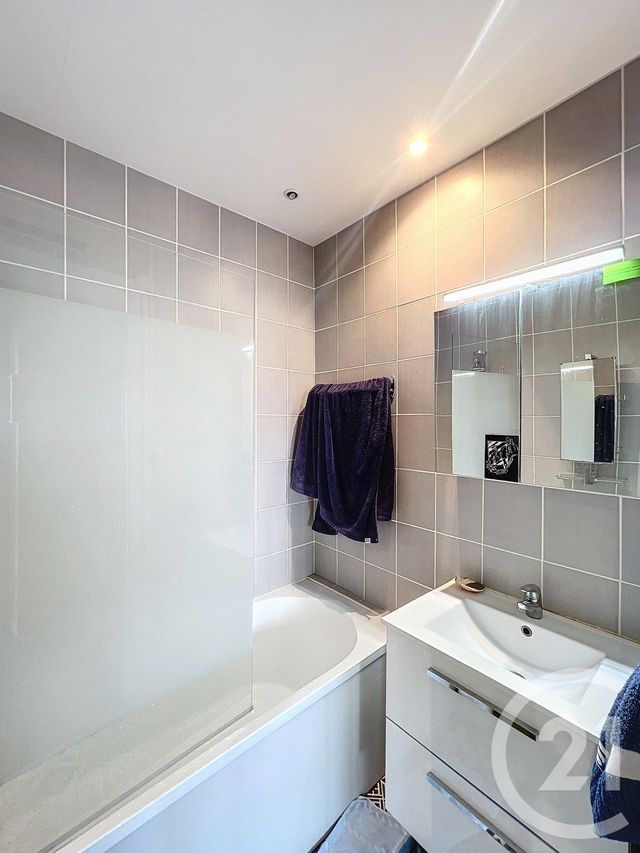 Appartement T3 &agrave; louer - 4 pi&egrave;ces - 87,02 m2 - Angouleme - 16 - POITOU-CHARENTES