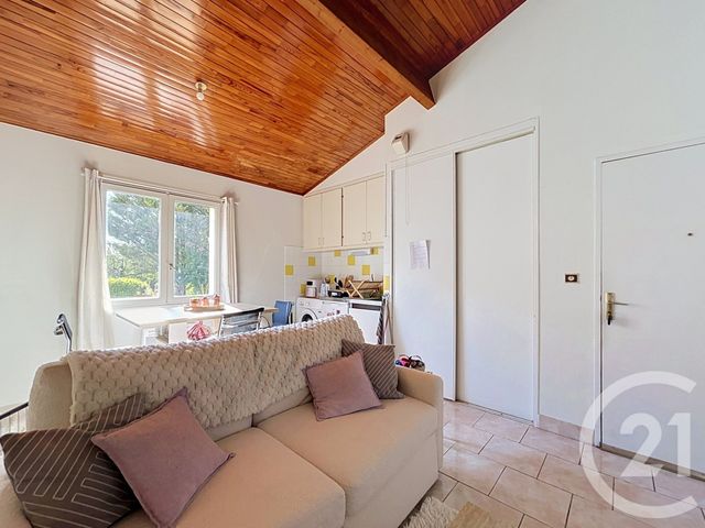 Appartement F2 &agrave; louer - 2 pi&egrave;ces - 32,01 m2 - St Michel - 16 - POITOU-CHARENTES
