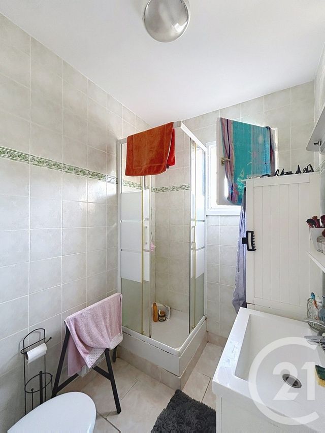 Appartement F2 &agrave; louer - 2 pi&egrave;ces - 32,01 m2 - St Michel - 16 - POITOU-CHARENTES
