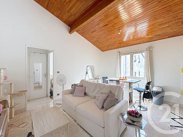 Appartement F2 &agrave; louer - 2 pi&egrave;ces - 32,01 m2 - St Michel - 16 - POITOU-CHARENTES