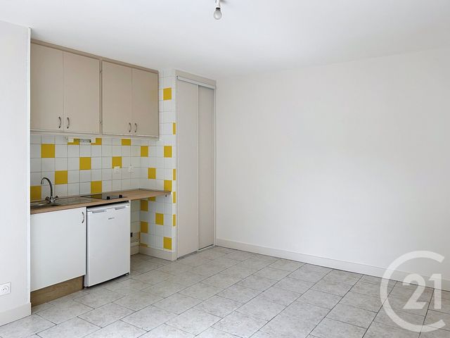 Appartement F2 &agrave; louer - 2 pi&egrave;ces - 31,95 m2 - St Michel - 16 - POITOU-CHARENTES