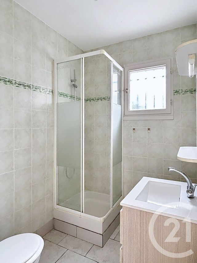 Appartement F2 &agrave; louer - 2 pi&egrave;ces - 31,95 m2 - St Michel - 16 - POITOU-CHARENTES