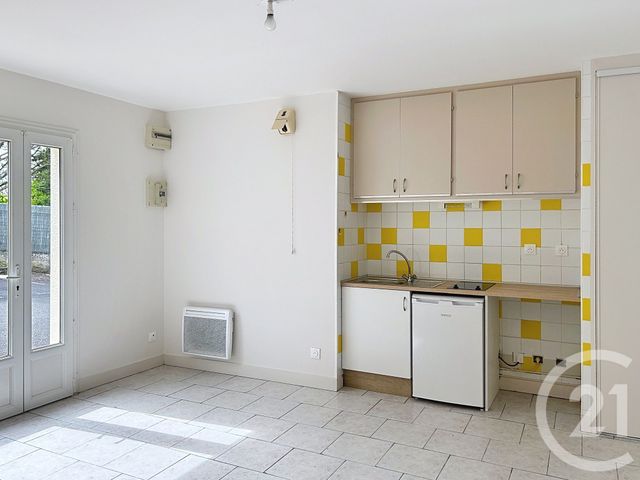 Appartement F2 &agrave; louer - 2 pi&egrave;ces - 31,95 m2 - St Michel - 16 - POITOU-CHARENTES