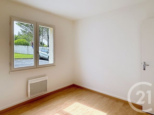 Appartement F2 &agrave; louer - 2 pi&egrave;ces - 31,95 m2 - St Michel - 16 - POITOU-CHARENTES