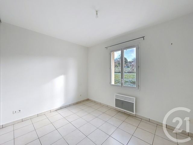 Maison &agrave; louer - 3 pi&egrave;ces - 70 m2 - Ruelle Sur Touvre - 16 - POITOU-CHARENTES