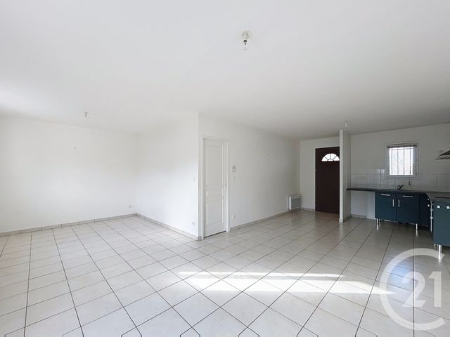 Maison &agrave; louer - 3 pi&egrave;ces - 70 m2 - Ruelle Sur Touvre - 16 - POITOU-CHARENTES
