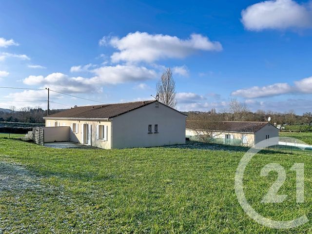 Maison &agrave; louer - 3 pi&egrave;ces - 70 m2 - Ruelle Sur Touvre - 16 - POITOU-CHARENTES