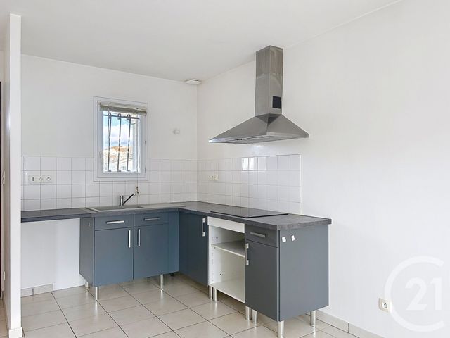Maison &agrave; louer - 3 pi&egrave;ces - 70 m2 - Ruelle Sur Touvre - 16 - POITOU-CHARENTES
