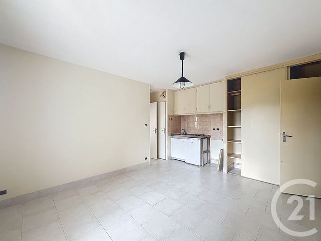 Appartement F2 &agrave; louer - 2 pi&egrave;ces - 29,30 m2 - St Michel - 16 - POITOU-CHARENTES