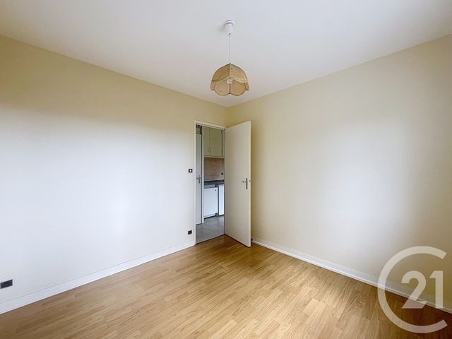 Appartement F2 &agrave; louer - 2 pi&egrave;ces - 29,30 m2 - St Michel - 16 - POITOU-CHARENTES