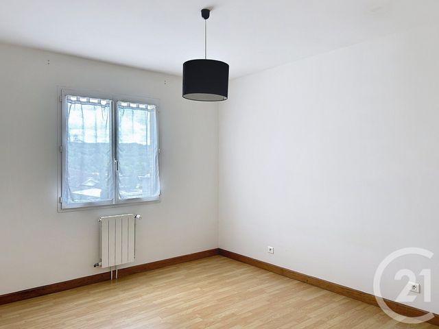 Maison &agrave; louer - 4 pi&egrave;ces - 97,50 m2 - St Michel - 16 - POITOU-CHARENTES