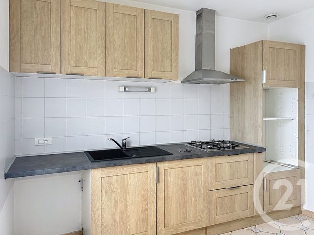 Maison &agrave; louer - 4 pi&egrave;ces - 97,50 m2 - St Michel - 16 - POITOU-CHARENTES